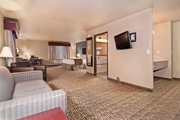 Room 33 of 51