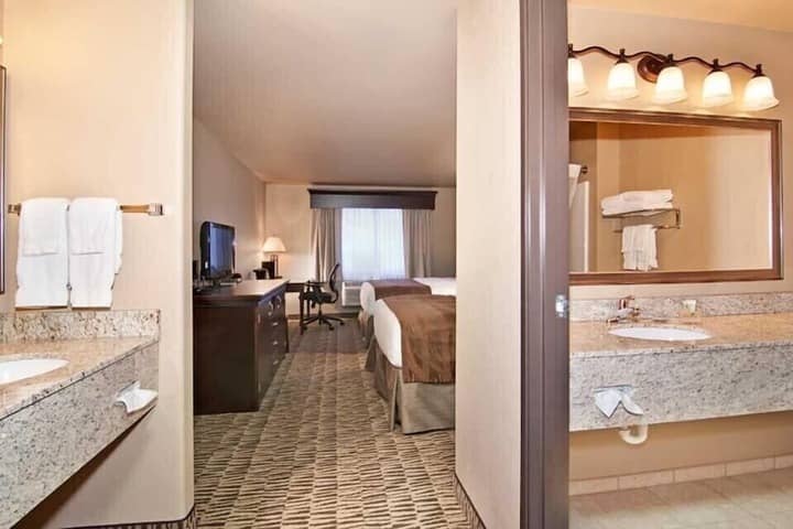 Room 10 of 51